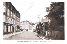 SAUGUES - Cours Docteur Gervais - Pompe à Essence - Saugues