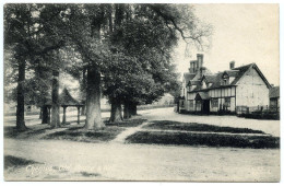 CHENIES : OLD HOUSE & WELL - Buckinghamshire