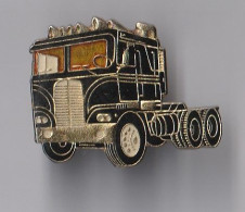 PIN'S THEME TRANSPORT  GROS CAMION  AMERICAIN  REMORQUEUR  MACK - Transports