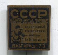 Boxing Box Boxen Pugilato - Tournament Novgorod Russia USSR 1975. Vintage Pin  Badge  Abzeichen - Boksen
