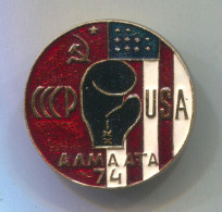 Boxing Box Boxen Pugilato - Alma - Ata Kazakhstan 1974. USSR Russia Vs USA, Vintage  Pin  Badge  Abzeichen - Pugilato