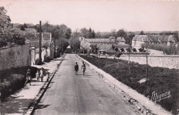 Grignon Ecole - Vue D'Ensemble - CPSM °J - Grignon