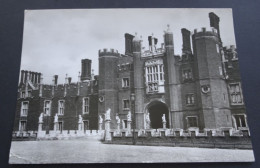 Hampton Court Palace, Middlesex - The Great Gatehouse And The Bridge - Ministry Of Works - Middlesex