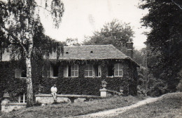 GOUVIEUX, MAISON DE REPOS DU MOULIN A VENT, PERSONNAGES REF 9730 SGD - Santé