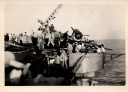 Aviation - Photo Ancienne - Accident D'avion Sur Un Porte Avions - Militaria - Accidentes