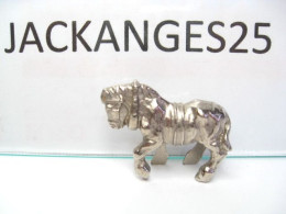 KINDER METAL CHROME ANINAUX DOMESTIQUES CHEVAL N° 4 1985 SANS OHNE WITHOUT BPZ - Figurines En Métal