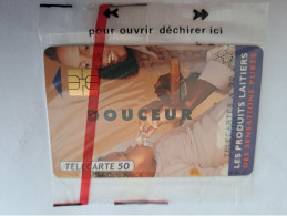 FRANCE/FRANKRIJK   CHIPCARD   50 UNITS / DOUCEUR   MINT IN WRAPPER     WITH CHIP     ** 14109** - Nachladekarten (Handy/SIM)