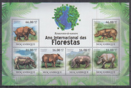 L13. Mozambique MNH 2011 Fauna - Animals - Rhinoceros - Rinoceronti