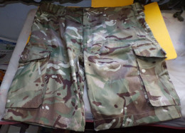 SHORT CAMOUFLE DE COMBAT DE L'O.T.A.N  , 2 POCHES SUR LES CUISSES ET 1 POCHE ARRIERE , POSSIBILITE DE REDUIRE UN PEU LA - Equipement