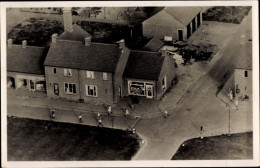 CPA Noordoostpolder Flevoland, Lebensmittelhandlung, Fliegeraufnahme - Altri & Non Classificati