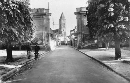 Mennecy         91         Rue De Paris    - 1952 -   (voir Scan) - Mennecy