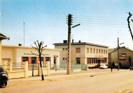 54 Jarny Les Services Poste PTT Bureau Postes Et La Gendarmerie CPM Voiture Auto Citroen DS 2cv 2 Chevaux - Jarny