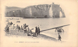 FRANCE - 76 - Etretat - La Plage Et Les Falaises D'aval - Carte Postale Ancienne - Etretat