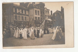 CARTE PHOTO - FETE DANS UNE RUE - Te Identificeren