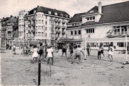 BELGIQUE - LA PANNE - Jeux De Plage - Carte Postale Ancienne - Altri & Non Classificati