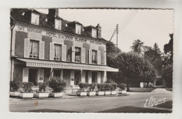CPSM DONNEMARIE DONTILLY Ex. DONNEMARIE EN MONTOIS (Seine Et Marne) - Hôtel De La Croix Blanche : Place Du Marché - Donnemarie Dontilly
