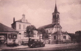 La Queue En Yvelines - L'Eglise Et La Mairie   - CPA°J - Autres & Non Classés