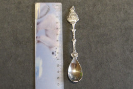 VAALS - CUILLER SOUVENIR - VOIR SCAN - Spoons