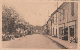 CPA Dentelée Sépia (81) SAINT PAUL CAP DE JOUX Avenue De Castres Devanture Magasins Modernes Bazar - Saint Paul Cap De Joux