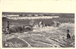 RBELGIQUE - NIEWPORT A Zee - Bain Par Gros Temps - Carte Postale Ancienne - Nieuwpoort