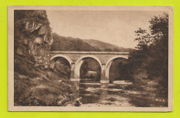 23 Environs De FRESSELINES Vers Dun N°1025 Le Pont De Lavaux-Vieille Sur La Petite Creuse En 1948 Enfant Sur Rocher - Dun Le Palestel