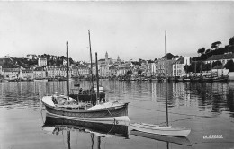 Audierne * Vue Sur Les Quais * Bateau Voilier - Audierne