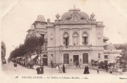 Châtel Guyon * Place * Le Théâtre Et L'avenue Baraduc - Châtel-Guyon