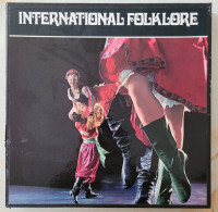 Coffret De 12 Disques Vinyl 33 Tours INTERNATIONAL FOLKLORE - Compilaties