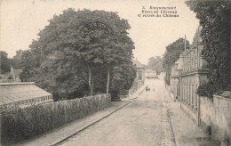 Rocquencourt * La Route Du Chesnay Et Entrée Du Château - Rocquencourt