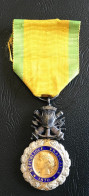 Medaille MILITAIRE « Valeur Et Discipline » Modèle IIIe Republique 1870 - 1951 - Ante 1871