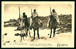 A63 MAROC CPA  ATLAS MAROCAIN - CAVALIERS DE GARDE DANS LA NEIGE - Colecciones Y Lotes