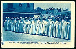 A63 MAROC CPA  SETTAT - NOTABLES  ATTENDANT UNE AUTORITÉ - Collections & Lots