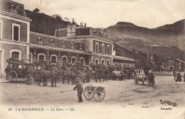 La Bourboule * Place Et La Gare * Ligne Chemin De Fer * Attelage - La Bourboule