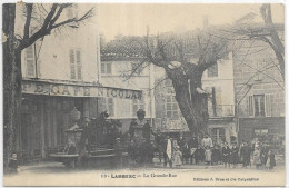 D 13 LAMBESC. LA GRANDE RUE CAFE NICOLAS.  CARTE ECRITE - Lambesc