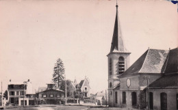 Marly Le Roi - L'Eglise Et La Place   - CPSM°J - Marly Le Roi