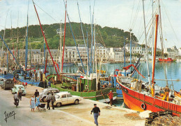 Audierne * Vue Sur Le Port * Les Bateaux Thoniers à Quai - Audierne