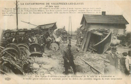 VILLEPREUX LES CLAYES SOUS BOIS Catastrophe Ferroviaire, Une équipe D'ouvriers Au Déblaiement - Villepreux