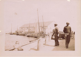 Le Croisic * Quais Et Poissonnerie * Criée Pêche Pêcheurs * Photo Ancienne Albuminée Circa Vers 1900 Format 12x9cm - Le Croisic