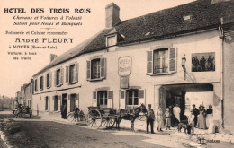 Voves - Rue Et Hôtel DES TROIS ROIS , André FLEURY Propriétaire - Attelage - Publicité Pub - Autres & Non Classés