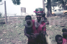 70s WOMAN FEMME IVORY COAST CÔTE D IVOIRE AFRICA AFRIQUE AMATEUR 35mm DIAPOSITIVE SLIDE NO PHOTO FOTO NB2595 - Diapositives