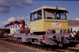 Photo Diapo Diapositive Slide Train Wagon DRAISINE SNCF Equipement PSE 7-210 Avec Grue Le 24/09/94 VOIR ZOOM - Diapositives