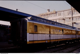 Photo Diapo Diapositive Slide Train Wagon Postal Ancien LA POSTE Le 08/11/94 VOIR ZOOM - Diapositives