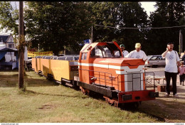 Photo Diapo Diapositive Slide Train Wagon Locomotive Petit Train à TOUCY Le 26/05/95 VOIR ZOOM - Diapositives