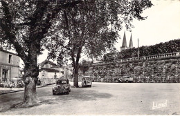 FRANCE - 79 - CHATILLON SUR SEVRE - Les Remparts - Voiture - Carte Postale Ancienne - Andere & Zonder Classificatie