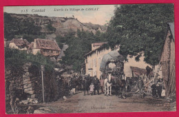 CANTAL DILIGENCE POSTALE ENTREE DU VILLAGE DE CARLAT  EN COULEUR CARTE POSTALE - Carlat