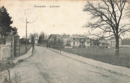 Vernouillet * Route De L'arrivée Du Village - Vernouillet