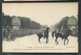 Paris - Revue Du 4 Juillet 1918 - Les Troupes Françaises Défilent Avenue Des Champs Elysées   - Gc 20045 - Guerre 1914-18