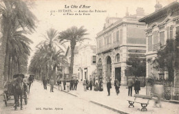 Hyères * Avenue Des Palmiers Et Place De La Poste * Banque Crédit Lyonnais , Banco Bank - Hyeres