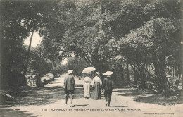 Noirmoutier * Bois De La Chaize , Allée Principale * Promeneurs - Noirmoutier