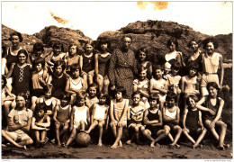 Carte Photo Groupe D'enfants à La Plage (LOT AE10) - Ecoles